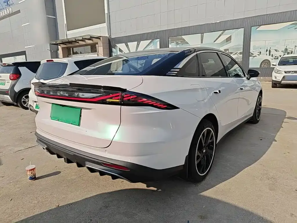 Geely Galaxy L6 — фото 6