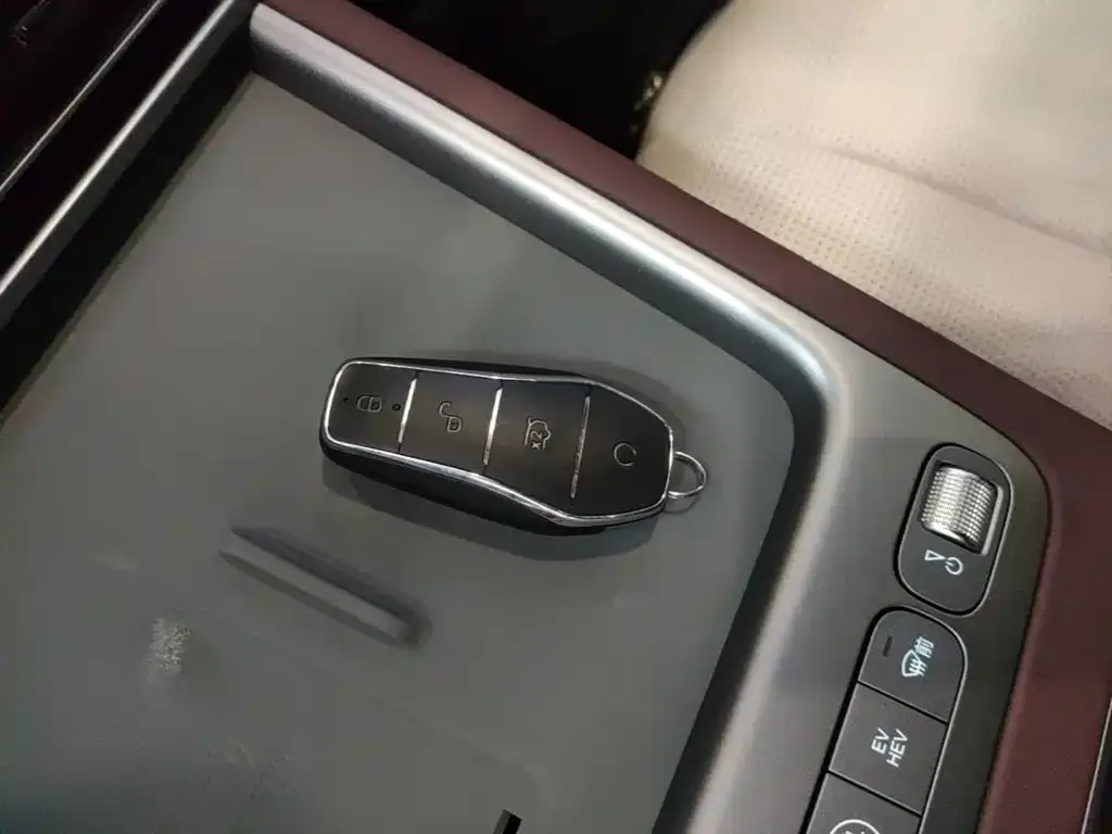 BYD Seal 07 DM-i — фото 3