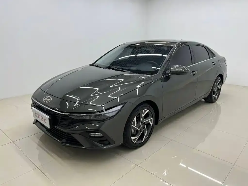 Hyundai Elantra — фото 1