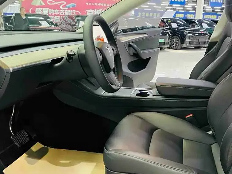 Tesla Model Y — фото 2