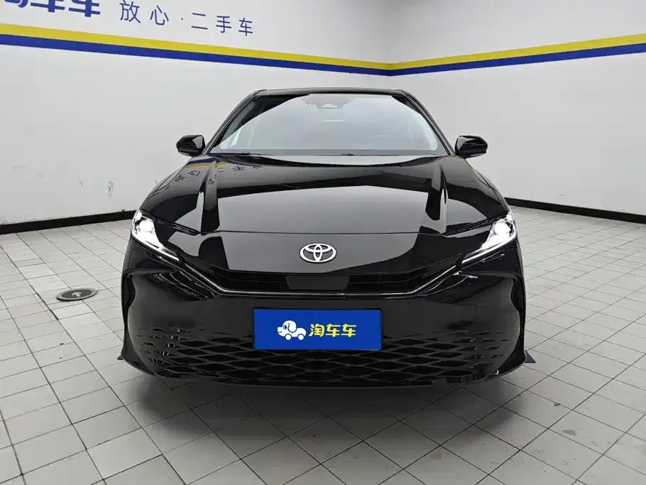 Toyota Camry — фото 10
