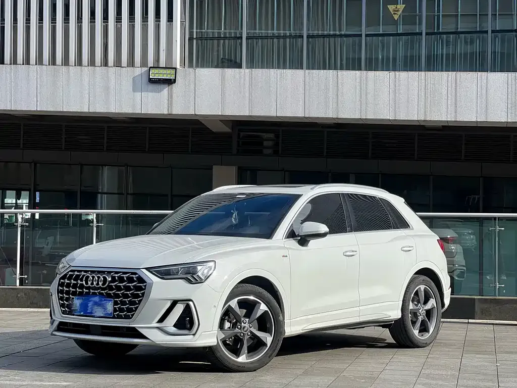 Audi Q3 — фото 1
