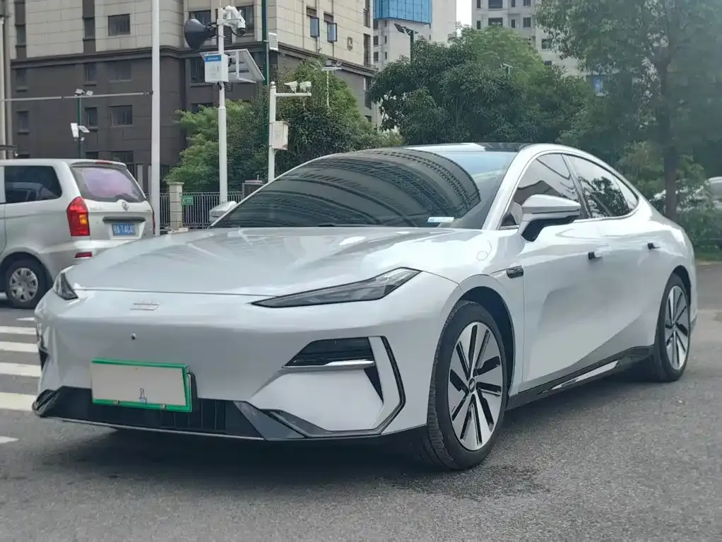 Geely Galaxy E8 — фото 1