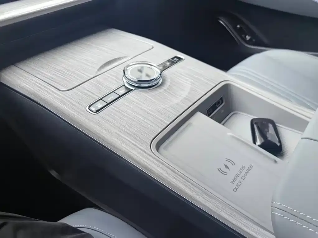 Geely Galaxy E8 — фото 9