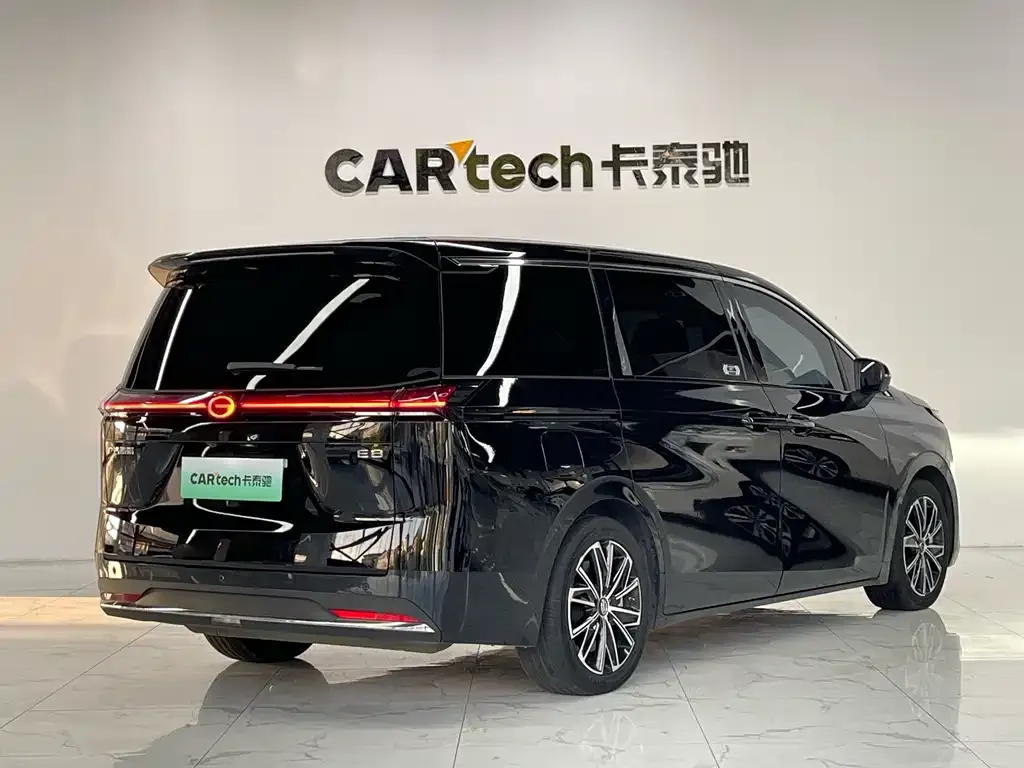GAC Motor Trumpchi E8 PHEV — фото 2