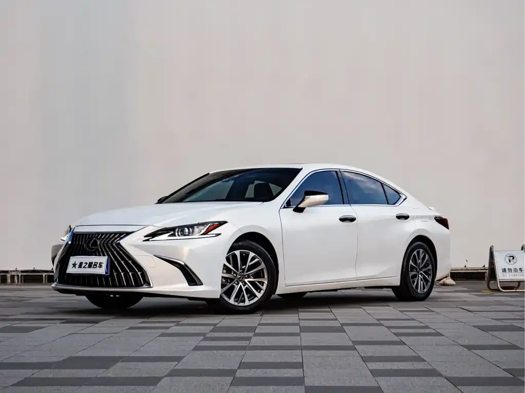 Lexus ES — фото 1