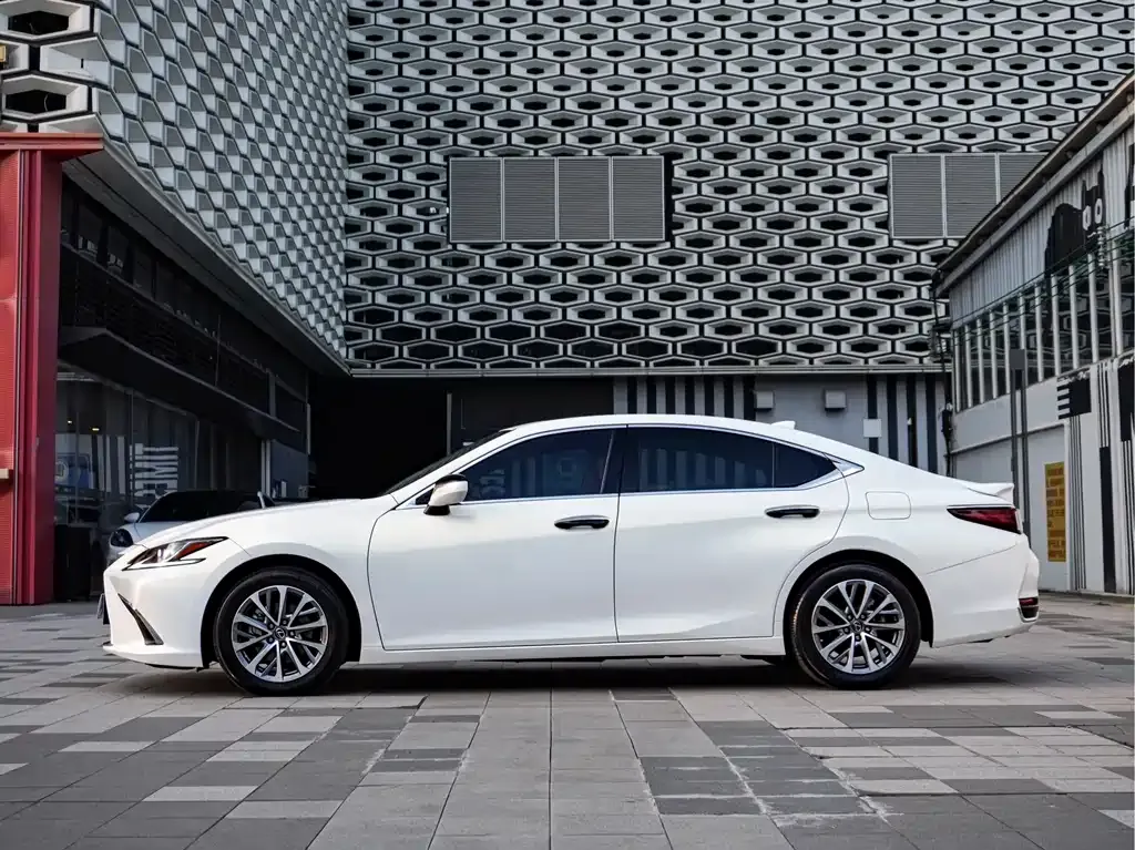 Lexus ES — фото 10