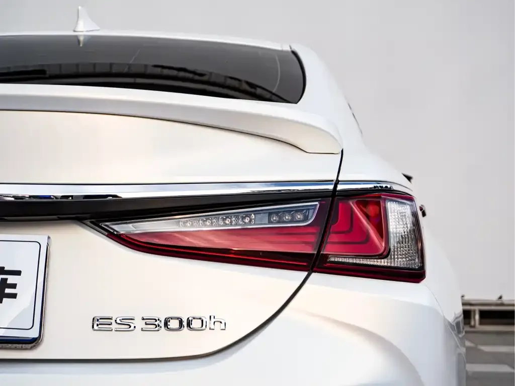 Lexus ES — фото 5