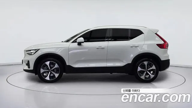 Volvo XC40 — фото 3