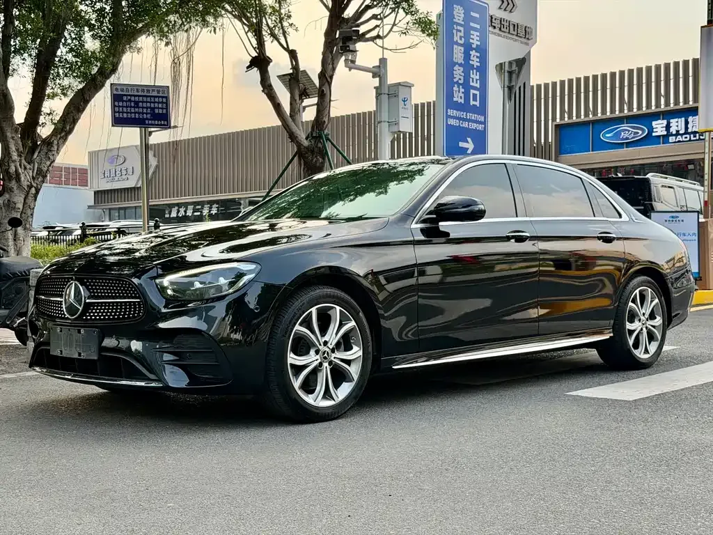 Mercedes-Benz E-Class — фото 1