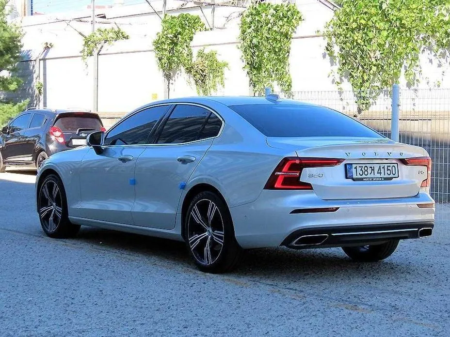 Volvo S60 — фото 9