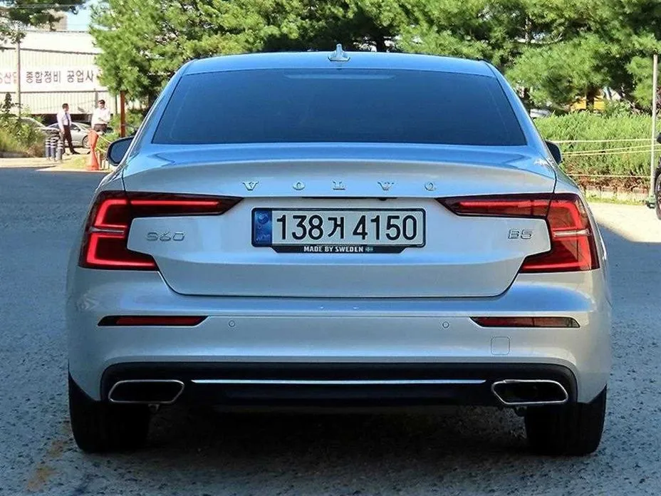 Volvo S60 — фото 10