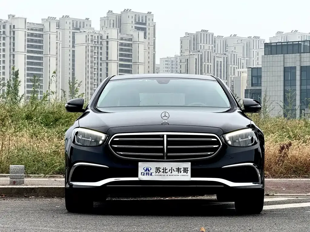 Mercedes-Benz E-Class — фото 1
