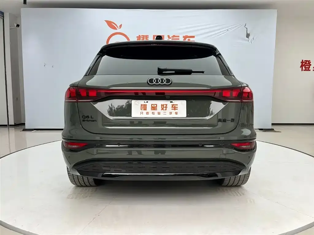 Audi Q6L e-tron — фото 2