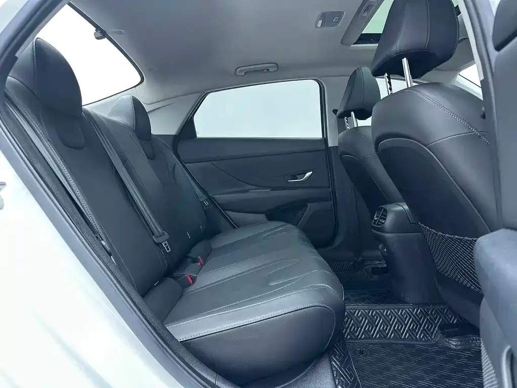 Hyundai Elantra — фото 4