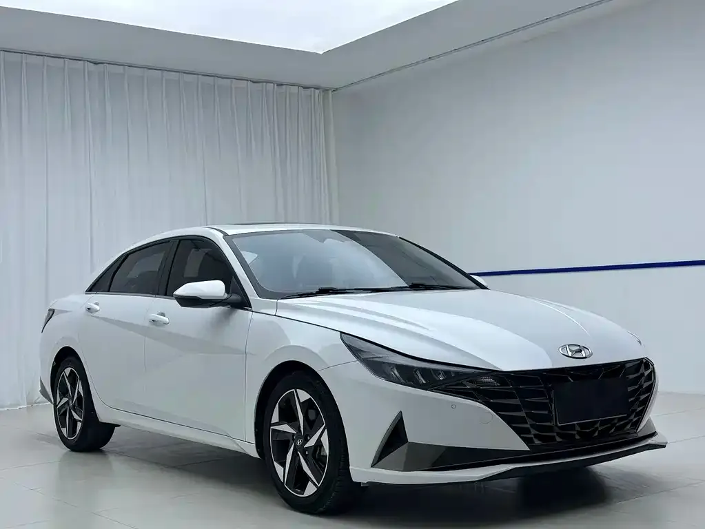 Hyundai Elantra — фото 3