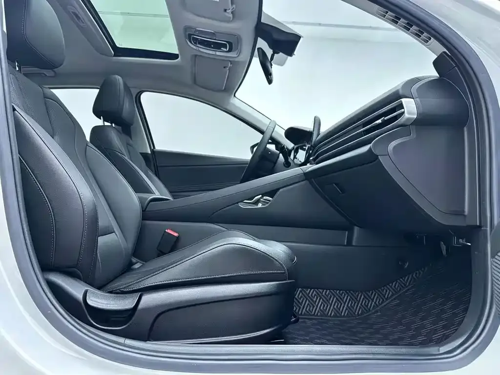Hyundai Elantra — фото 9
