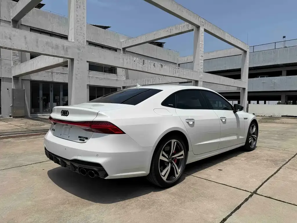 Audi A7L — фото 5