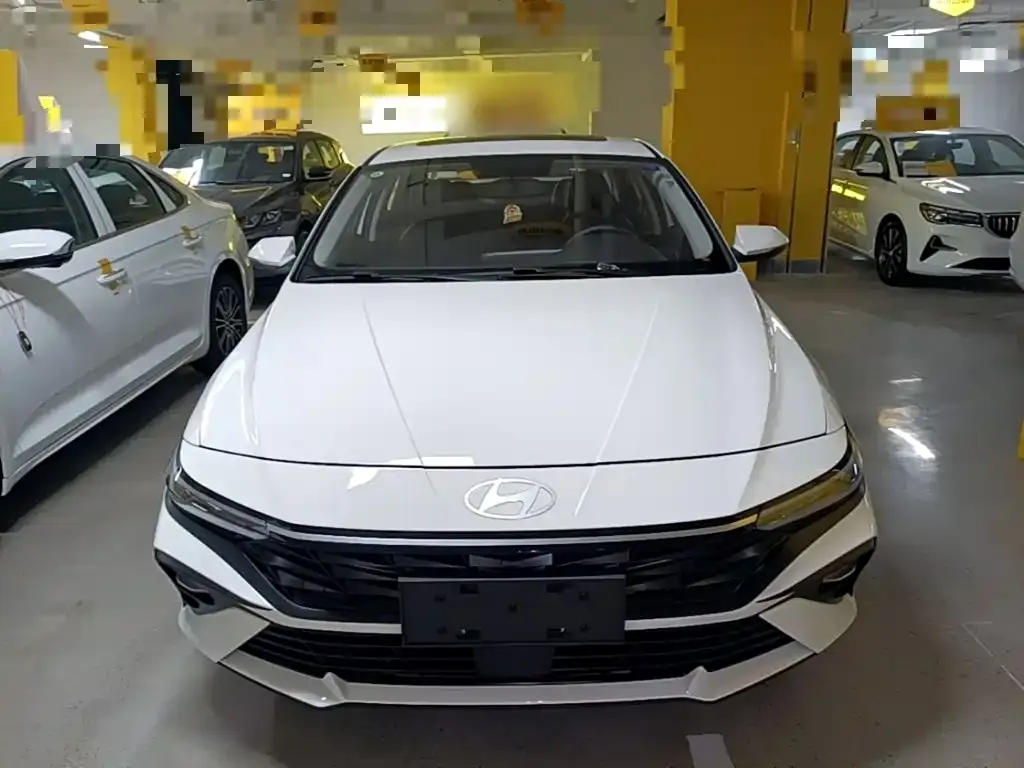 Hyundai Elantra — фото 3