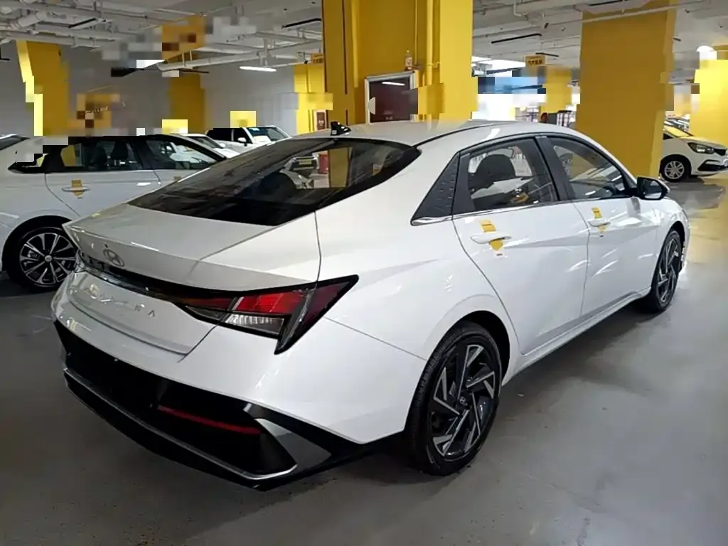 Hyundai Elantra — фото 8