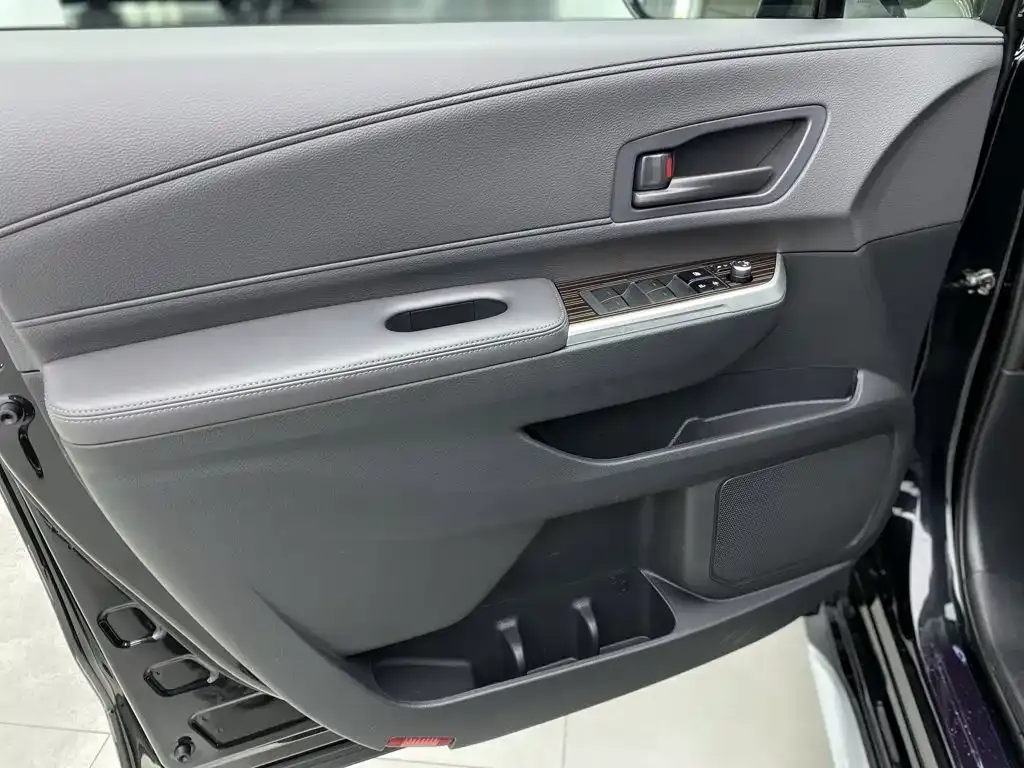 Toyota Granvia — фото 9