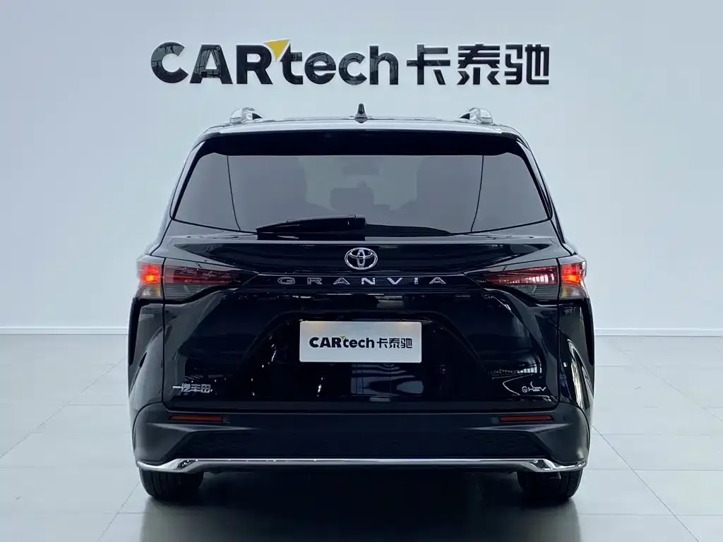 Toyota Granvia — фото 10