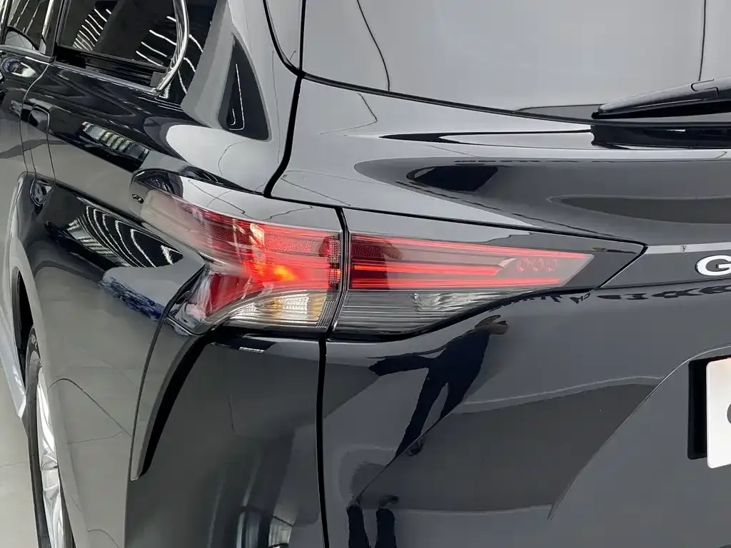 Toyota Granvia — фото 8