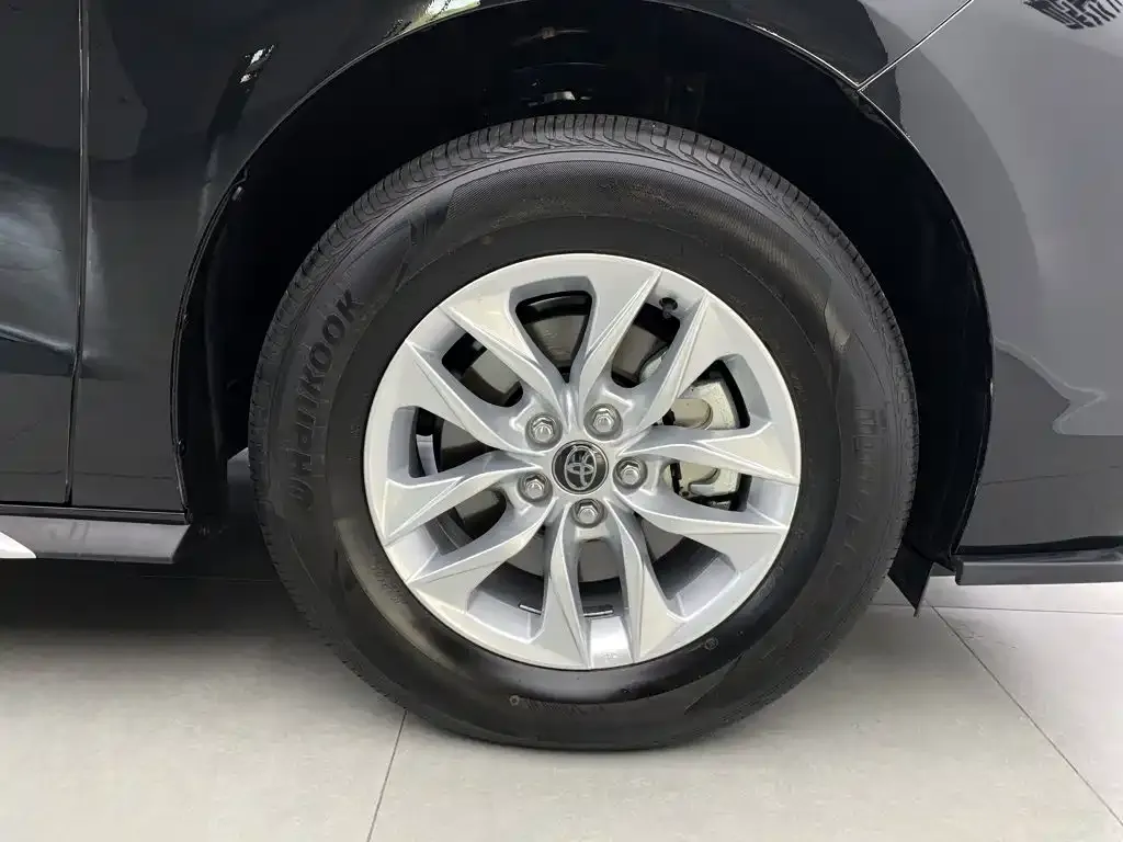 Toyota Granvia — фото 7