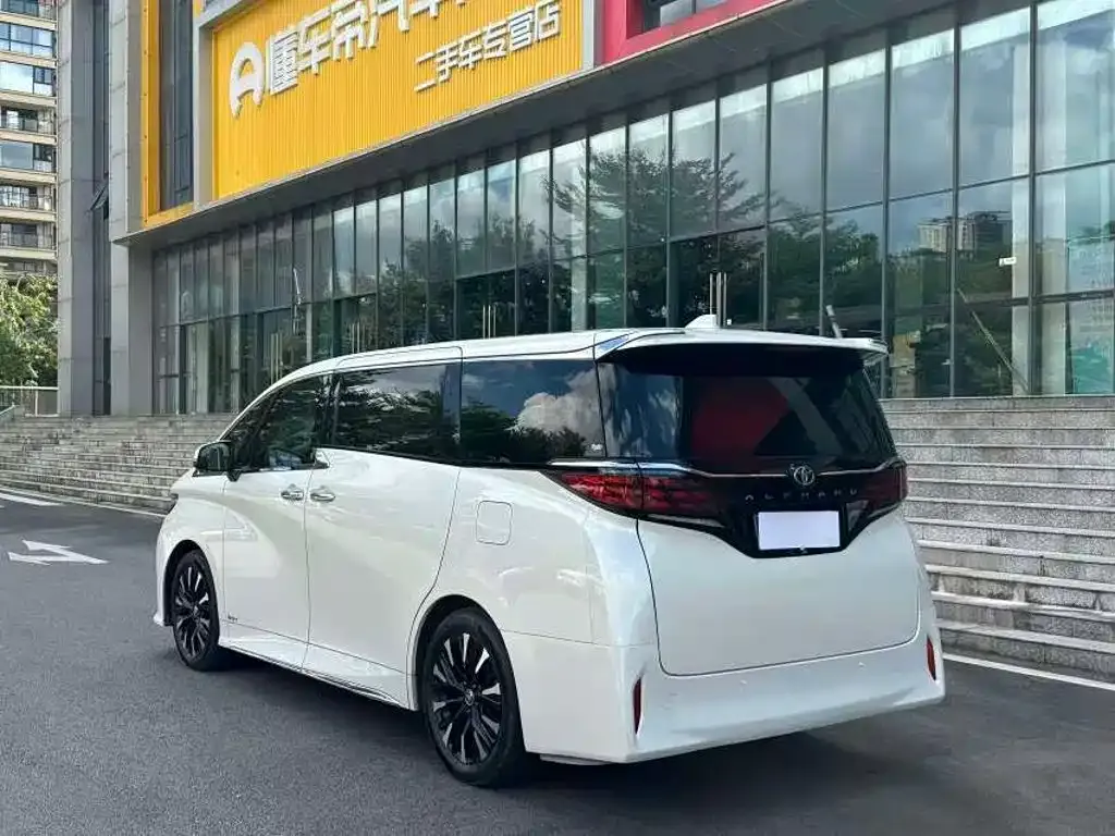 Toyota Alphard — фото 3