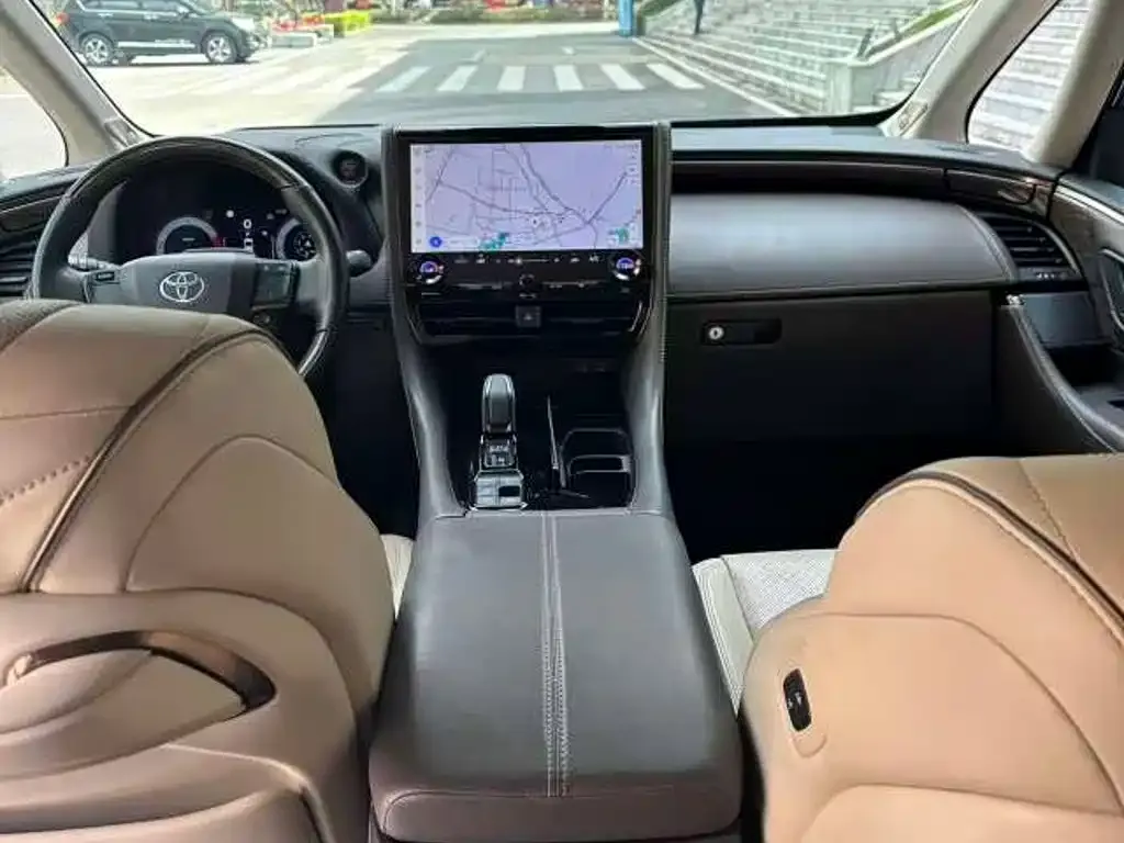 Toyota Alphard — фото 10