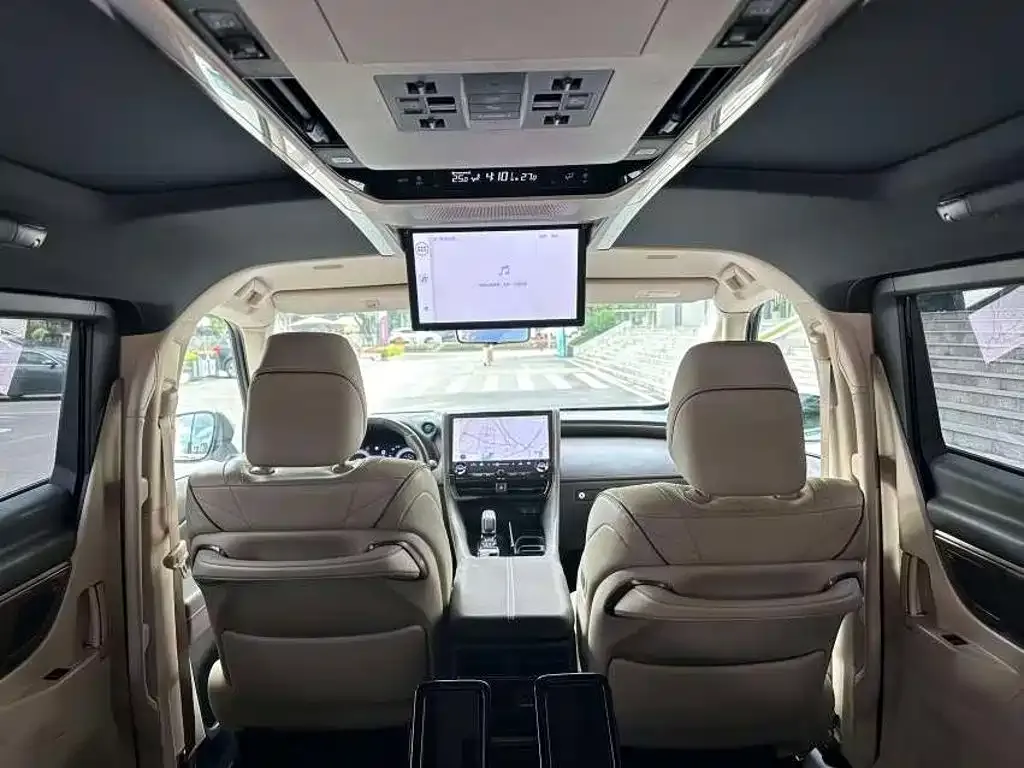 Toyota Alphard — фото 7