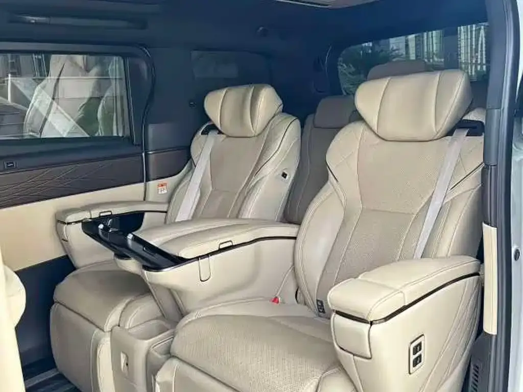 Toyota Alphard — фото 4