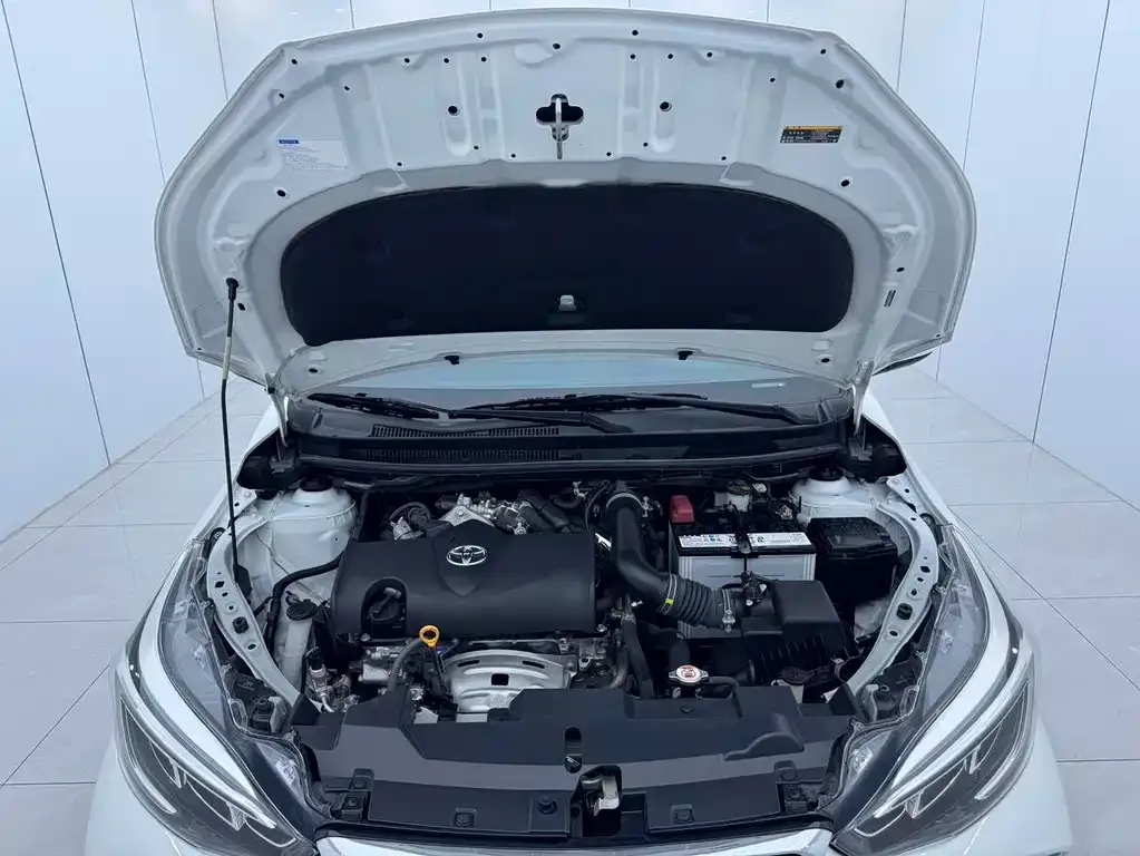 Toyota Yaris L — фото 9