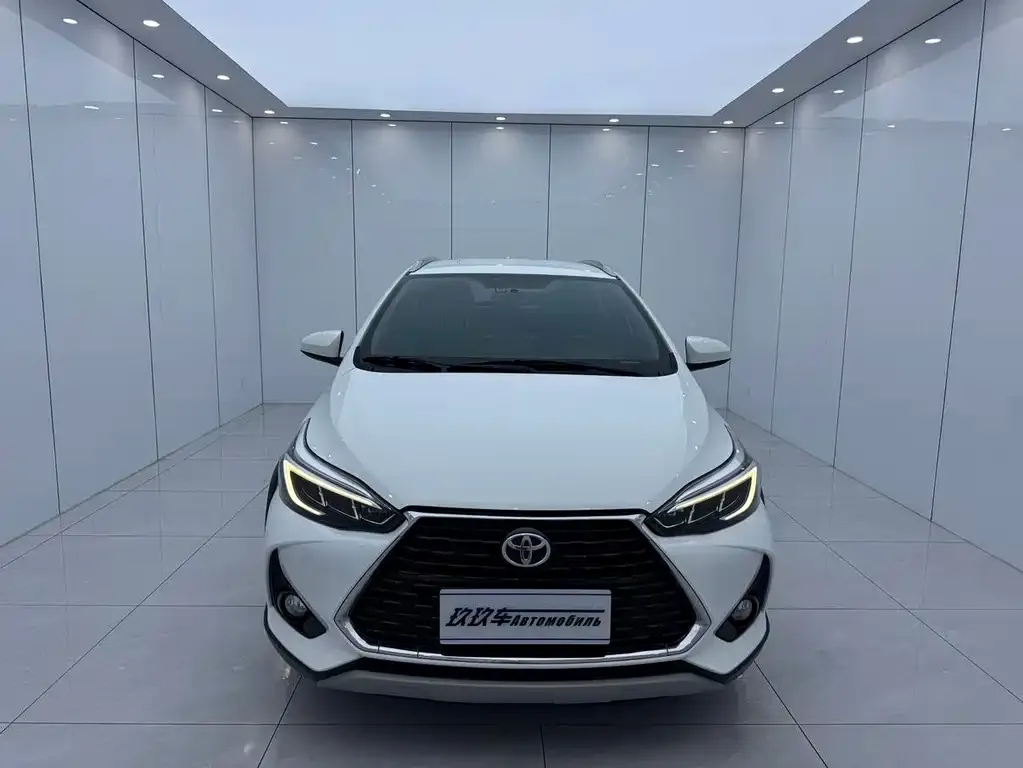Toyota Yaris L — фото 4
