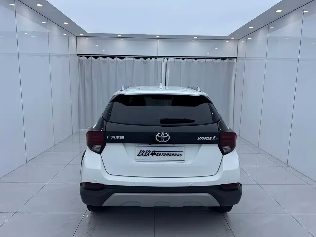 Toyota Yaris L — фото 5
