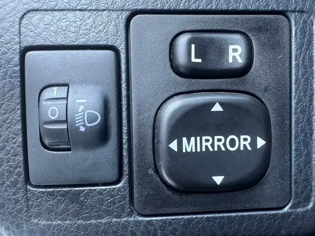 Toyota Yaris L — фото 8