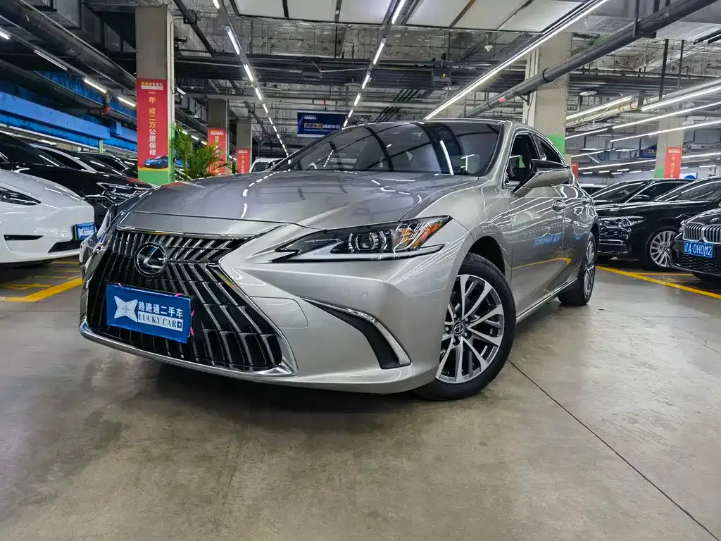 Lexus ES — фото 1