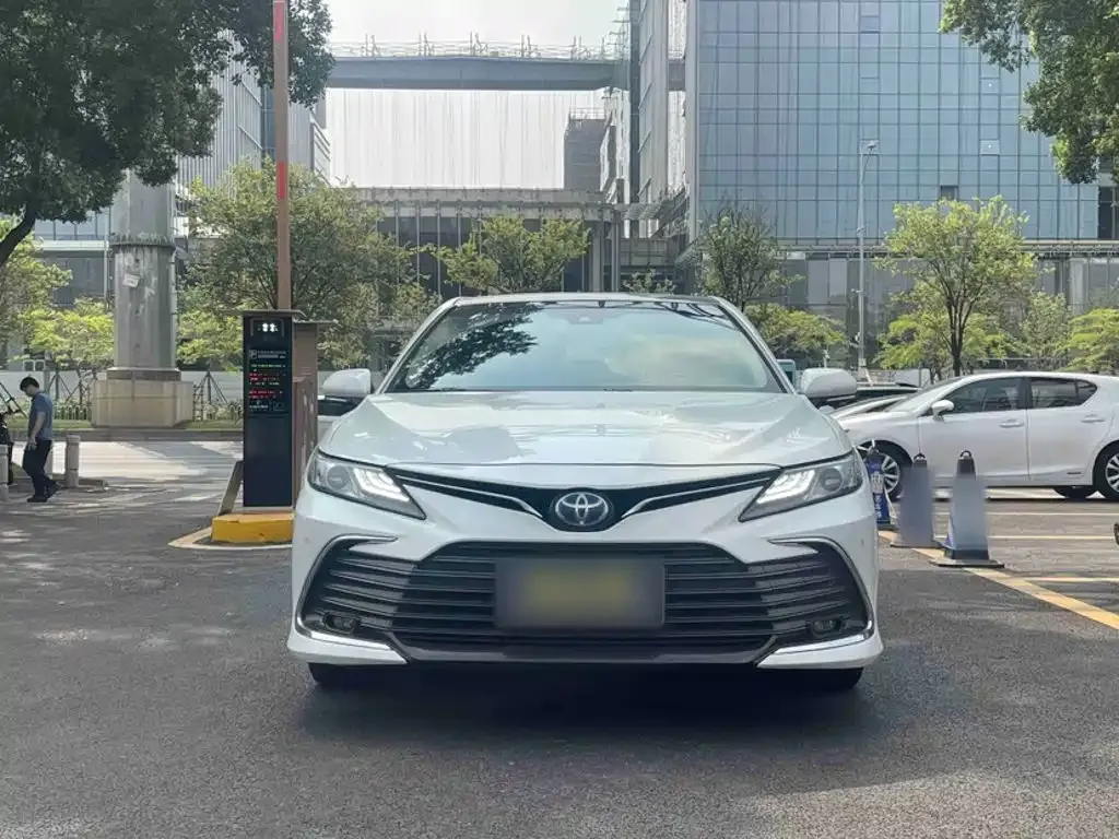Toyota Camry — фото 3