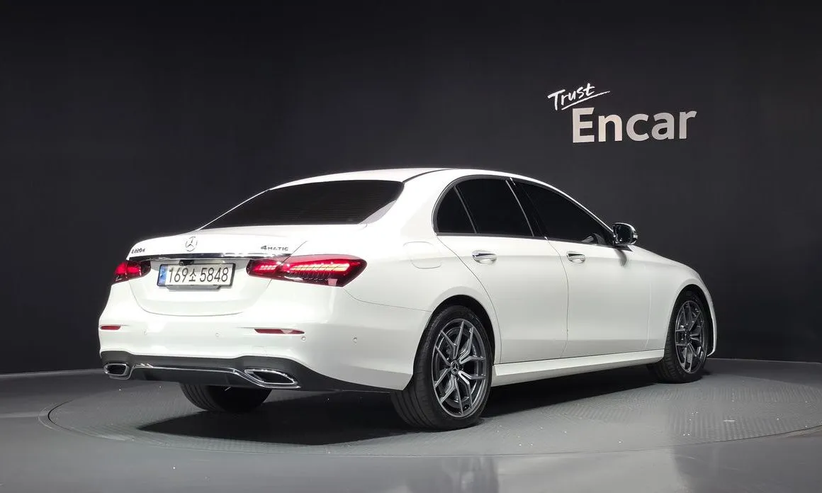 Mercedes-Benz E-Class — фото 4