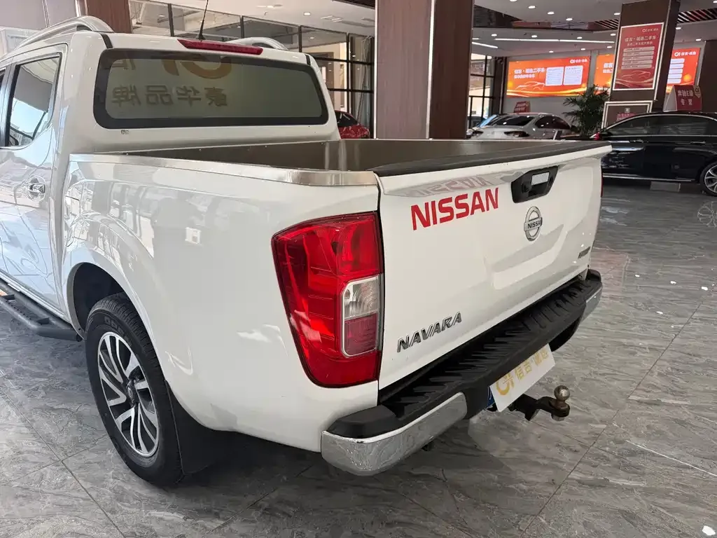 Nissan Navara — фото 9