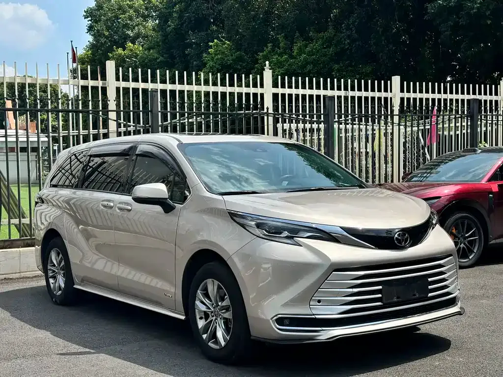 Toyota Sienna — фото 4