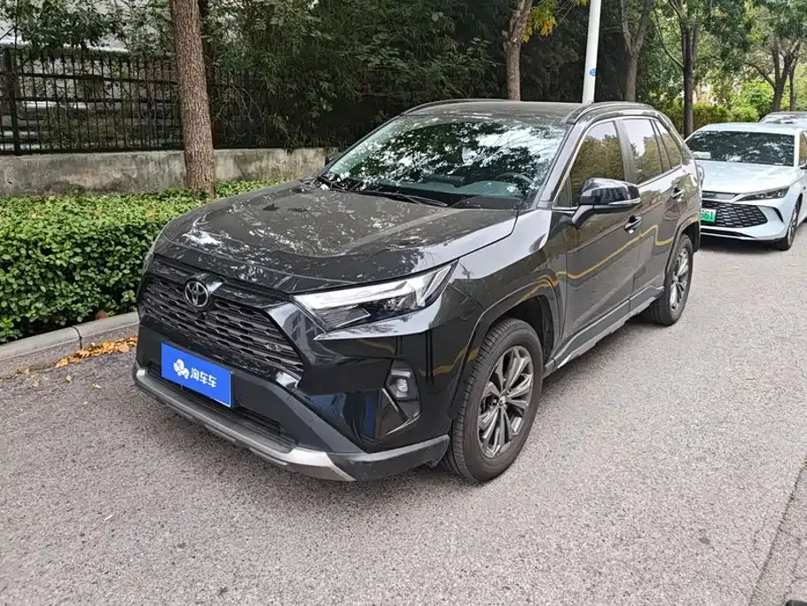 Toyota RAV4 — фото 1