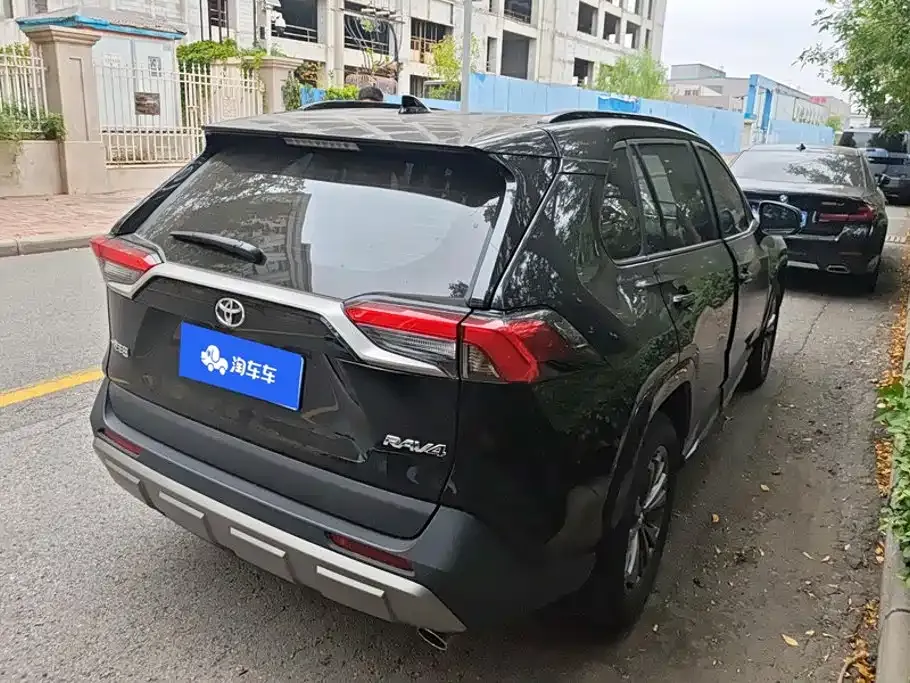 Toyota RAV4 — фото 10