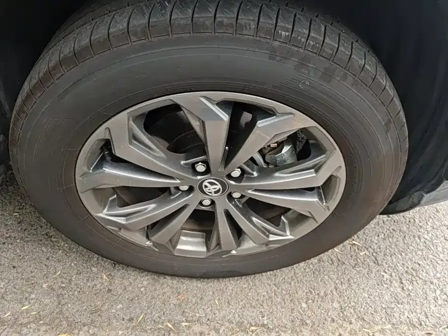 Toyota RAV4 — фото 2