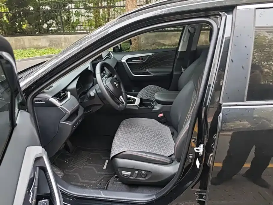 Toyota RAV4 — фото 3