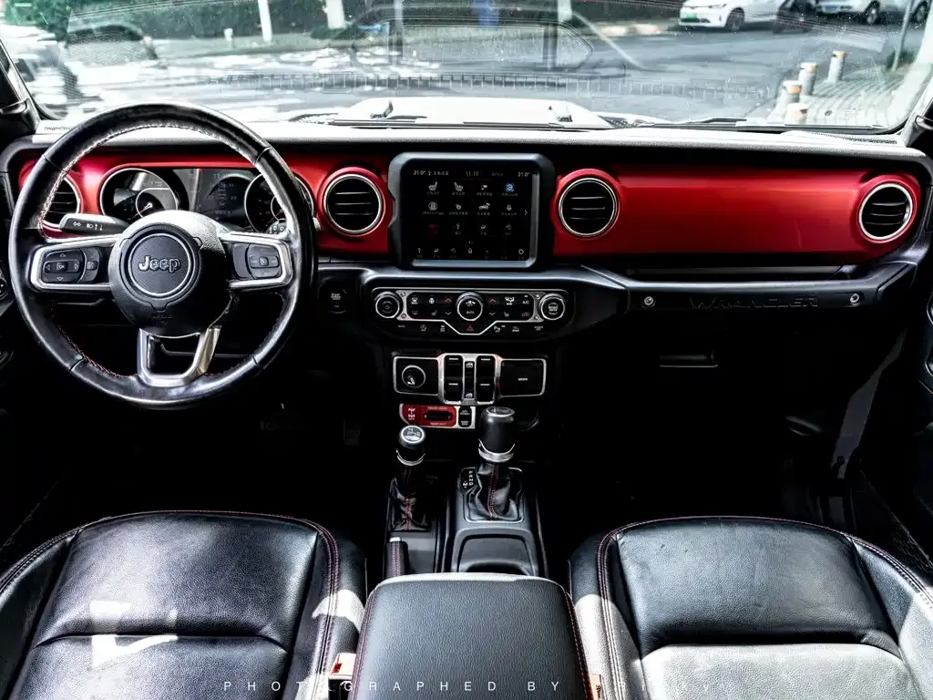 Jeep Wrangler — фото 7