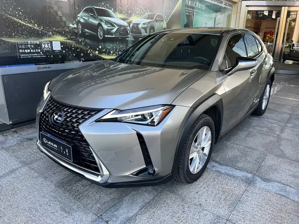 Lexus UX — фото 1