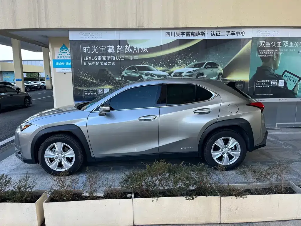 Lexus UX — фото 8