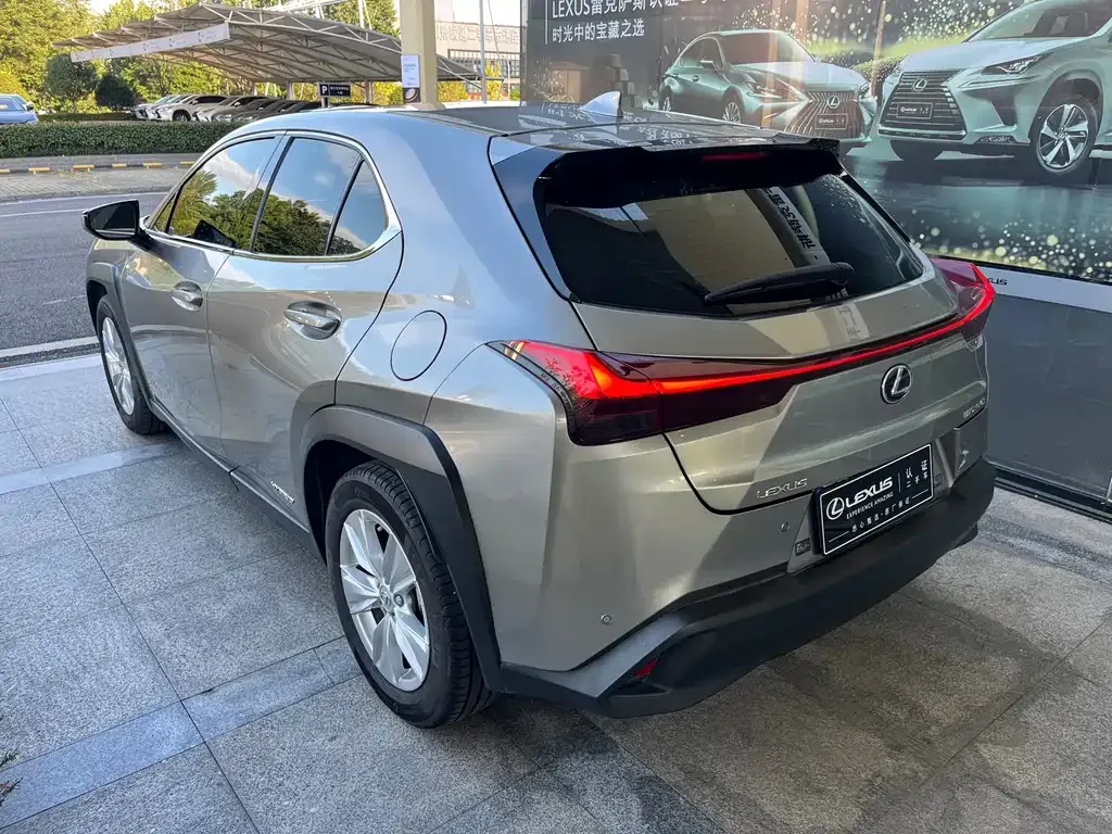 Lexus UX — фото 5