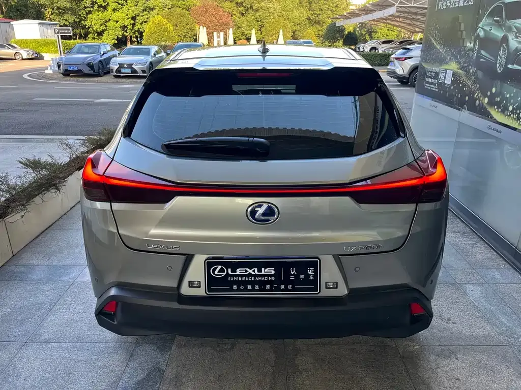 Lexus UX — фото 6